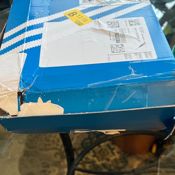 Adidas Gazelle Green and White Sneakers shoes are perfect box is destroyed - Picture 9 of 9